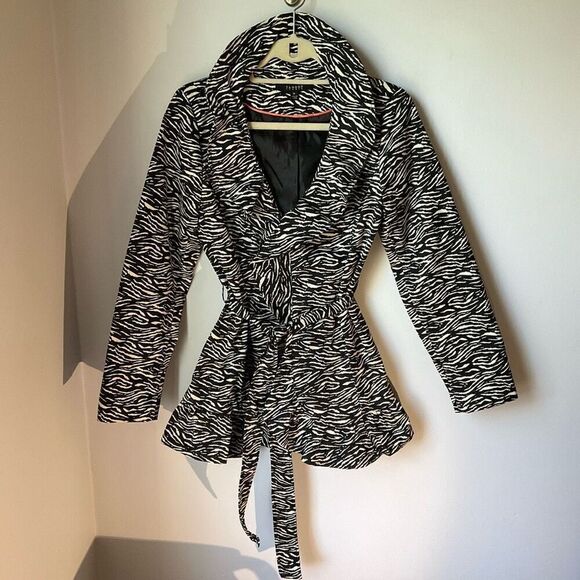 Sandro Studio Ruffle Zebra Trench Coat, Medium. Mobwife - Picture 15 of 16